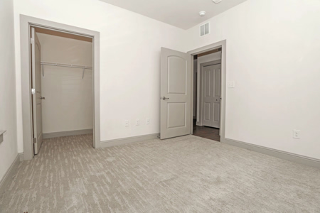 Avanti-Legacy-Emerald-Point 37